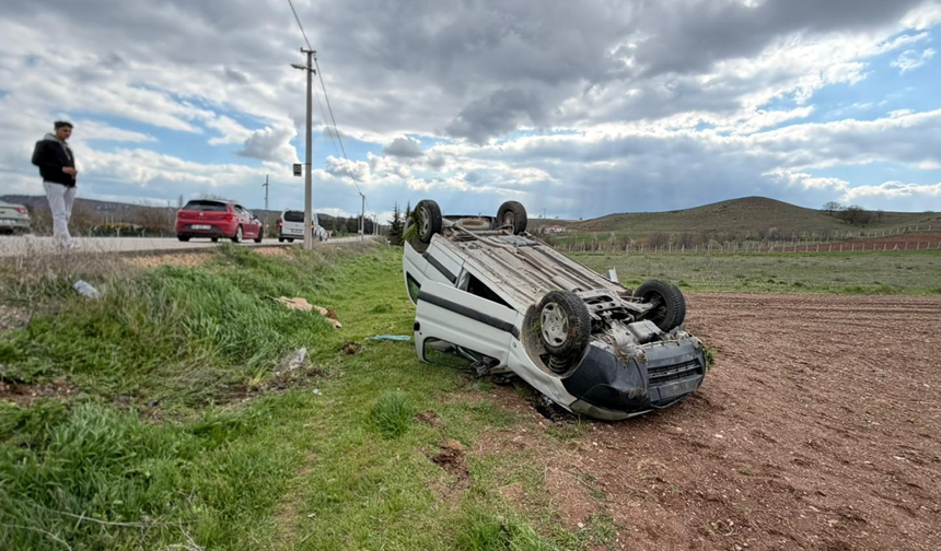 Eskişehir’de Takla Atan Araçtan Şans Eseri Kurtuldular!
