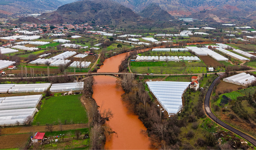 Eskişehir’de Yağmur Sonrası Sakarya Nehri’nin Rengi Değişti!