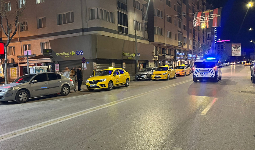 Eskişehir'de Yan Bakma Kavgasında 1 Kişi Ağır Yaralandı!