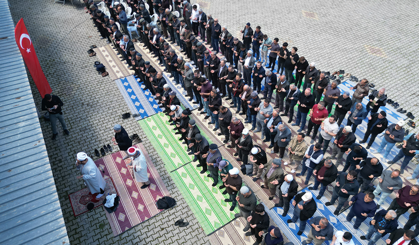 Eskişehir’de Yüzlerce Vatandaş Yağmur Duasında Buluştu!