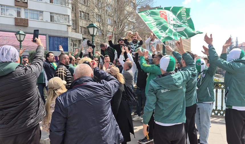 Eskişehir’deki Kritik Maça On Binlerce Bursaspor Taraftarı Akın Etti!