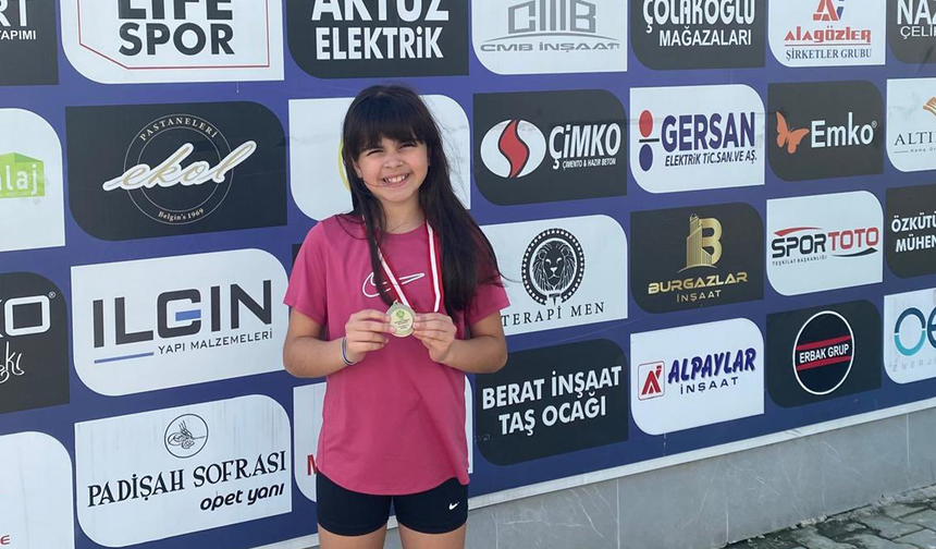 Eskişehirli Genç Tenisçi Şampiyonluk Kupasının Sahibi Oldu!