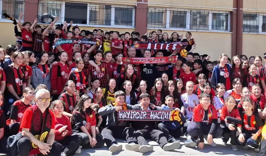 Eskişehirsporlu Minik Öğrencilerden Takıma Anlamlı Destek!