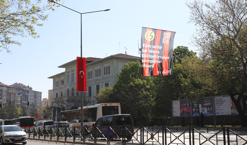 Eskişehirspor’un Maçı Öncesi Şehir Kırmızı Siyaha Büründü!
