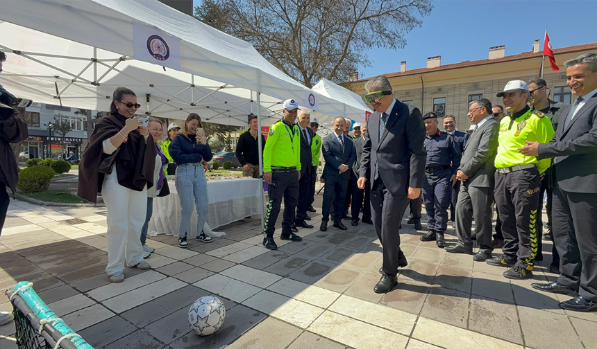 Alkol Gözlüğü Deneyen Vali Yılmaz’dan Farkındalık Mesajı!