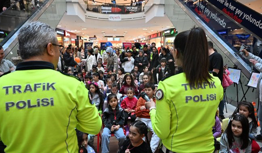 Eskişehir Polisinden Çocuklara Anlamlı Farkındalık Etkinliği