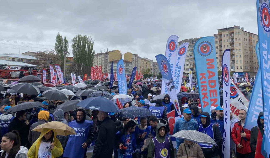 Eskişehir’de 1 Mayıs Kutlamalarına Binlerce Kişi Katıldı!
