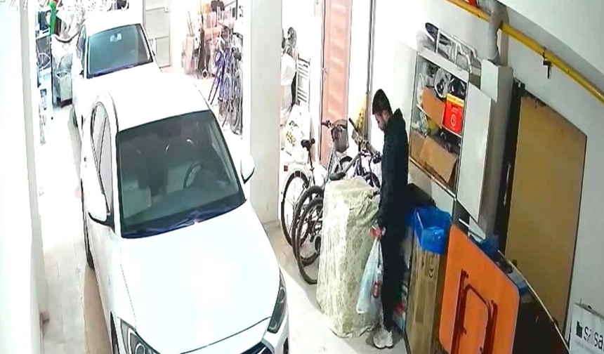 Eskişehir’de Ayakkabıdan Bisiklete Kadar Her Şeyi Çalan Hırsız Yakalandı!