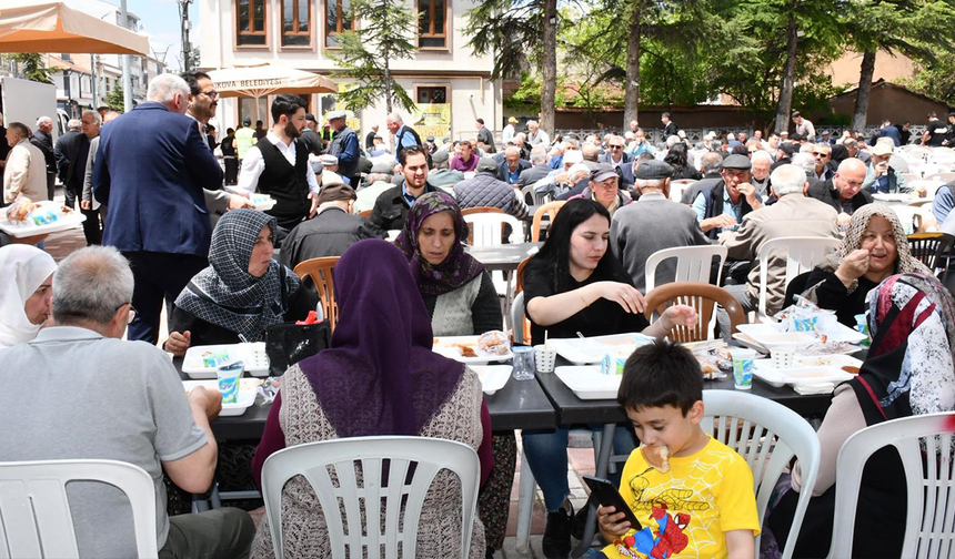 Eskişehir’de Binlerce Kişi Yağmur ve Şükür Duasında Buluştu!