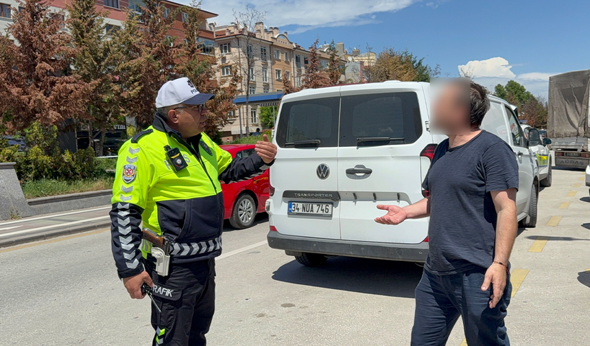 Eskişehir’de Ters Yönden Gelen Sürücüden Polise Tepki!