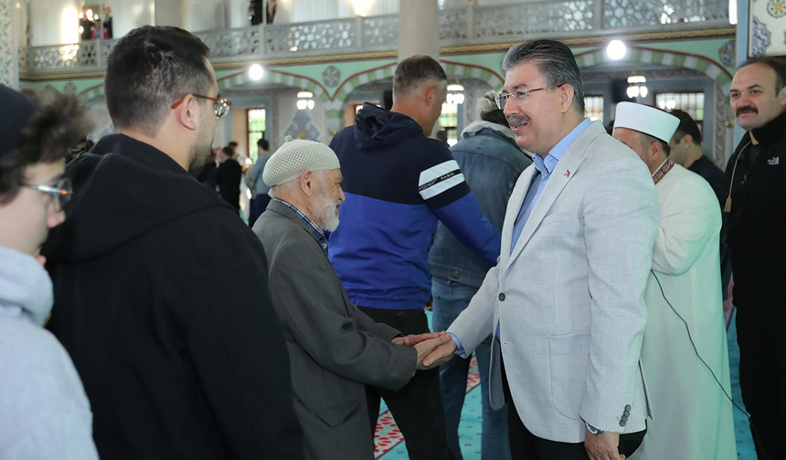 Eskişehir'de Vatandaşlar Bayram Namazında Buluştu!