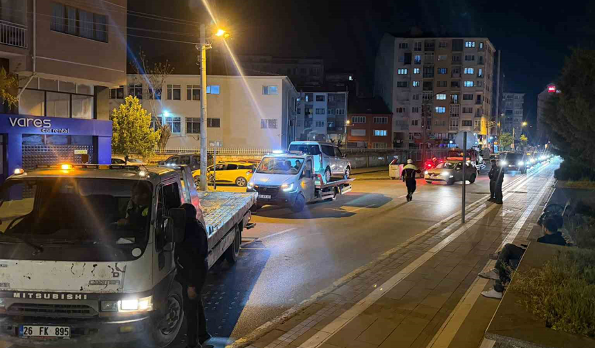 Eskişehir'de Yasağa Uymayan 33 Araç Tek Tek Çekildi!
