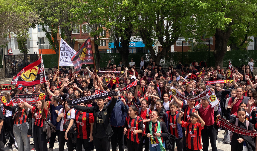 Eskişehirspor’a Kritik Maç Öncesi Miniklerden Tam Destek!