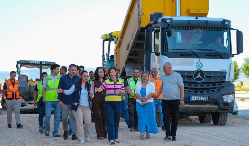 Başkan Ünlüce Eskişehir’deki Yol Çalışmalarını Sahada İnceledi!