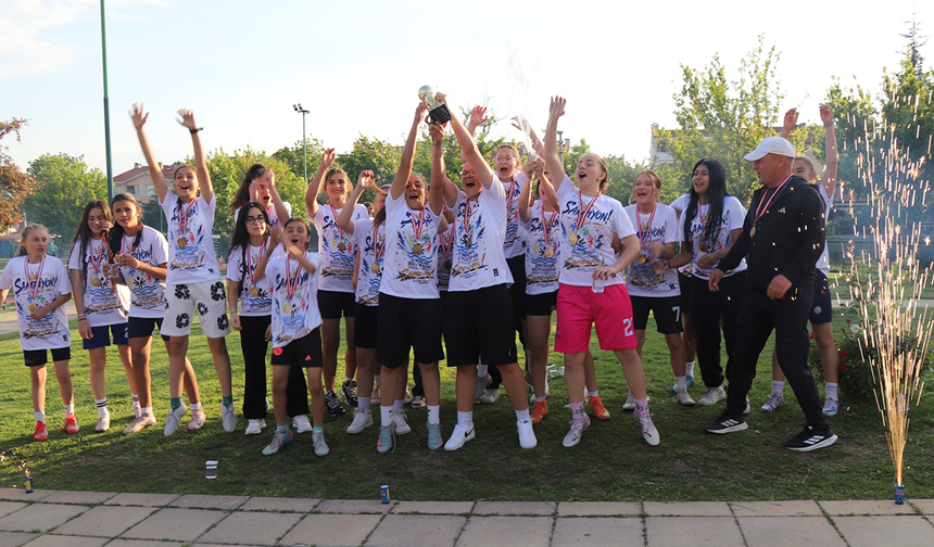 Eskişehir Büyükşehir Spor Kulübü’nden U15 Genç Kızlar Ligi’nde Tarihi Başarı!