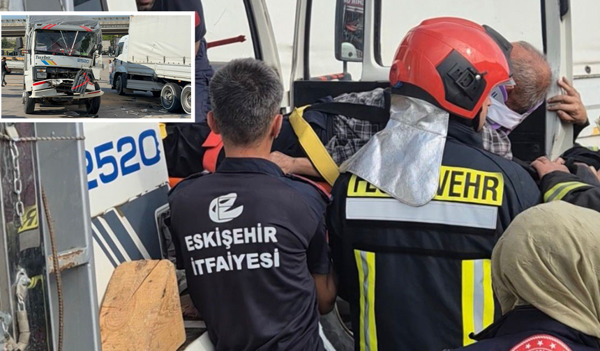 Eskişehir’de İki Kamyonun Çarpıştığı Kazada Sürücü Araçta Sıkıştı!