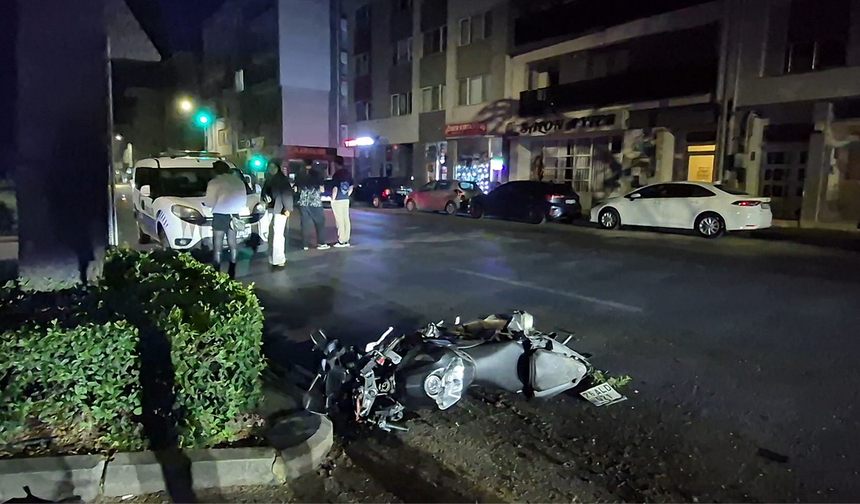 Eskişehir’de Kasiste Otomobile Çarpan Motosikletteki 2 Kişi Yaralandı!