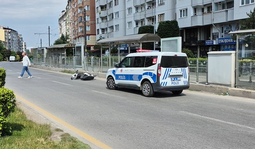 Eskişehir’de Kırmızıda Geçen Motorcunun Çarptığı Yaya Yaralandı!