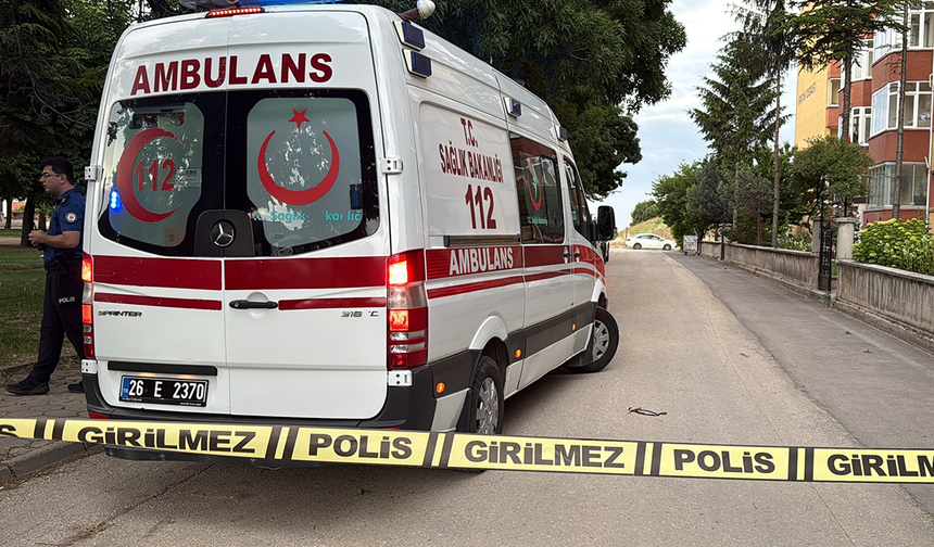 Eskişehir’de Kız Arkadaş Meselesi Kanlı Bitti! 1 Kişi Silahla Yaralandı!