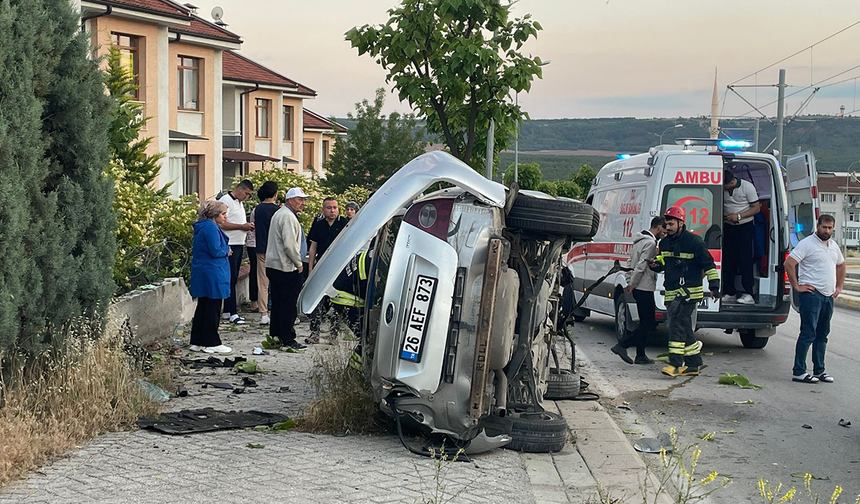 Eskişehir’de Kontrolden Çıkan Otomobil Hurdaya Döndü!