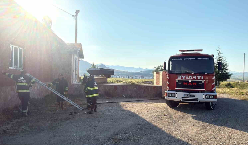 Eskişehir'de Müzikholde Çıkan Yangın Paniğe Neden Oldu!
