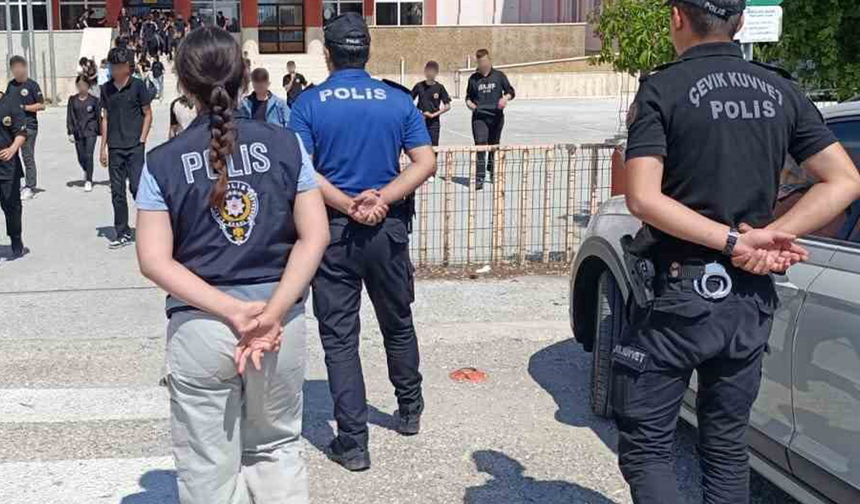 Eskişehir’de Okul Çevrelerindeki 3 Binden Fazla Şüpheli Şahsa Sıkı Takip!