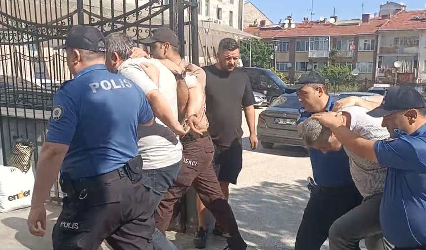 Eskişehir’de Okul Girişinde Bekçiyi Darp Eden Şahıslar Tutuklandı!