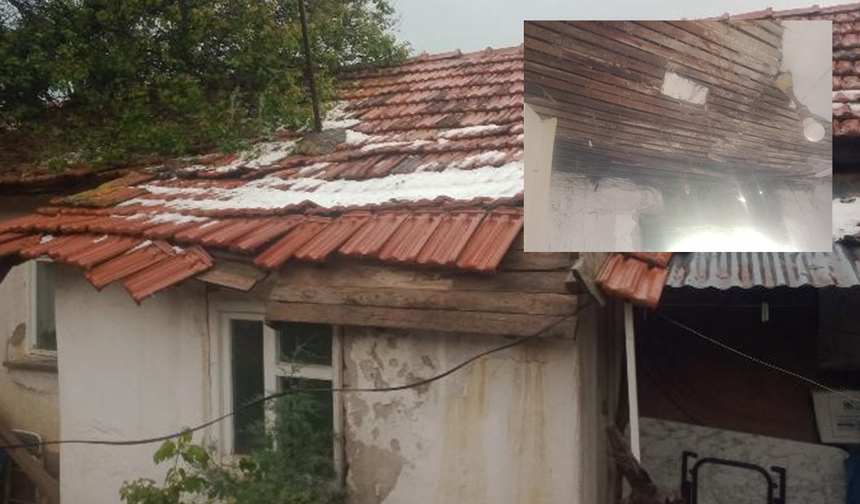 Eskişehir’de Sağanak Müstakil Evin Çatısına Zarar Verdi