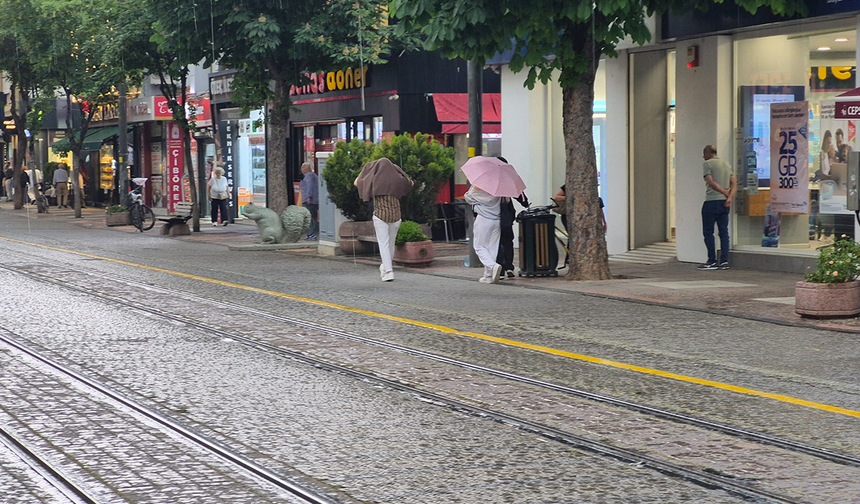 Eskişehir’de Sağanak Yağış Vatandaşlara Zor Anlar Yaşattı!