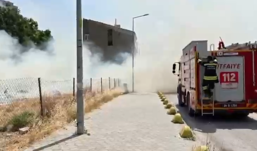Eskişehir Espark Yakınında Korkutan Yangın! Alevler Bir Anda Yükseldi!