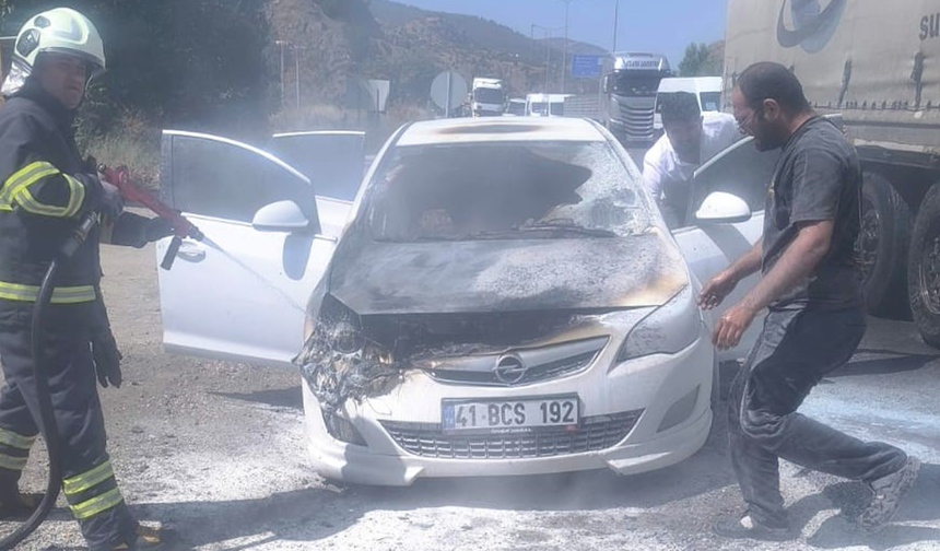 Eskişehir Yolunda Seyir Halindeki Araç Alev Alev Yandı!