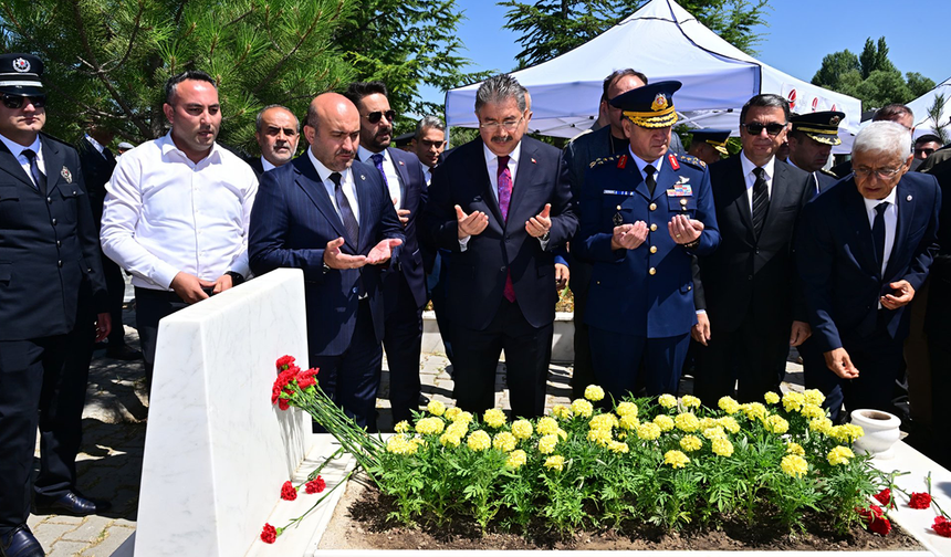 Eskişehir’de 15 Temmuz Şehidi Fatih Dalgıç Kabri Başında Anıldı!