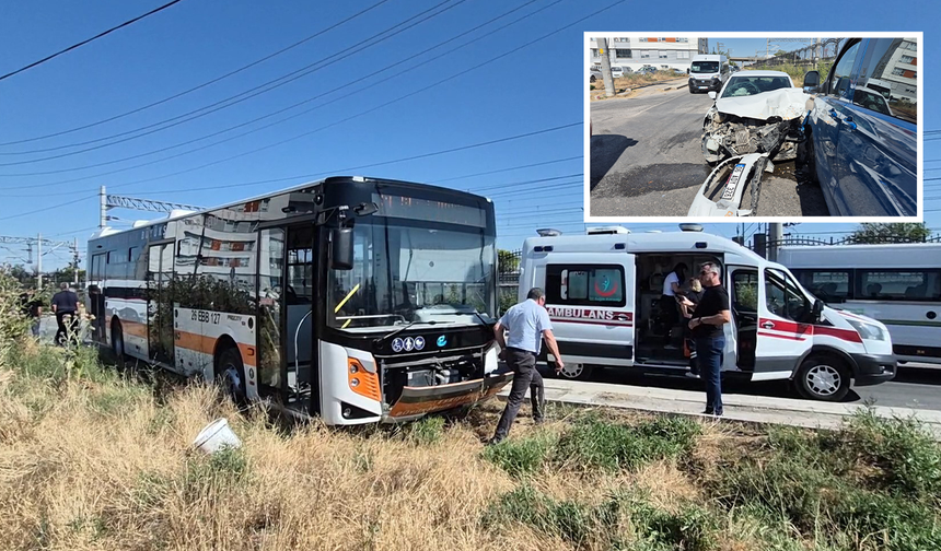Eskişehir’de 2 Belediye Aracının Otomobile Çarptığı Kaza Ucuz Atlatıldı!