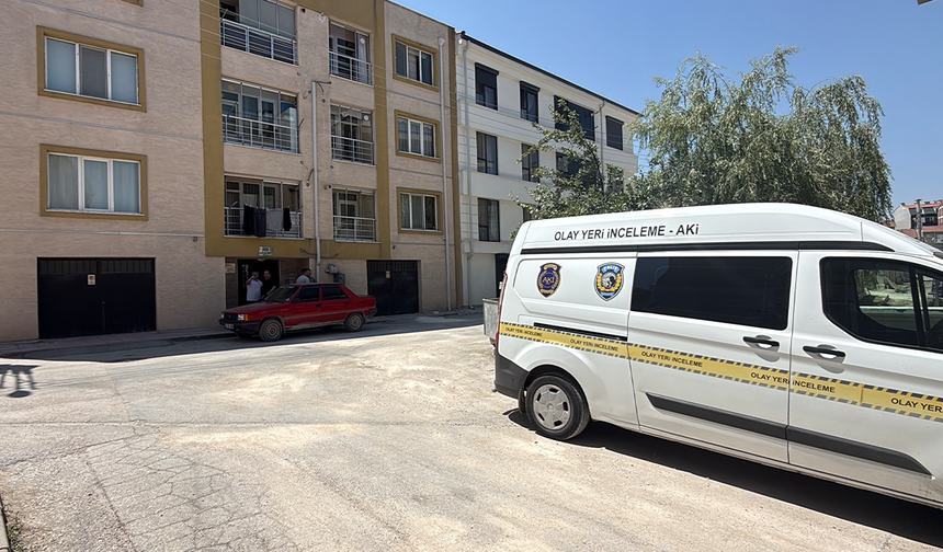 Eskişehir'de Üçüncü Kattan Düşen Çocuk Ağır Yaralandı!