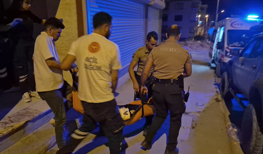Eskişehir’de Bunalıma Girdiği İddia Edilen Genç Kendini Bıçakladı!