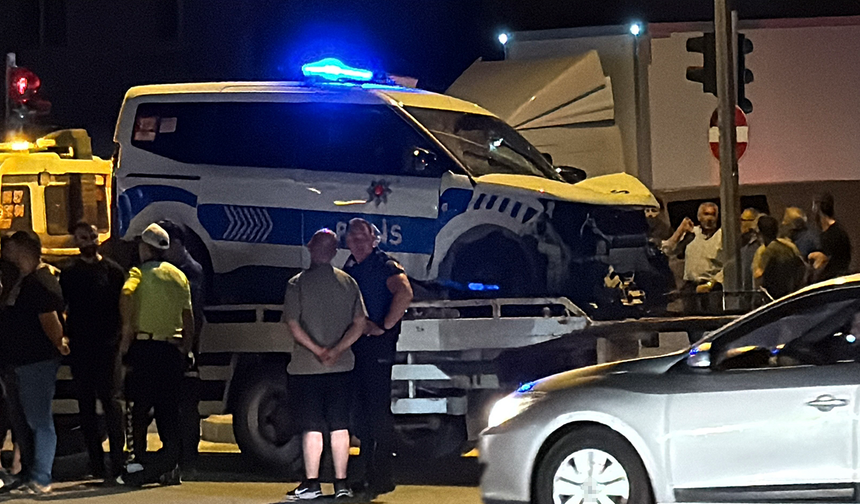 Eskişehir’de Göreve Giden Polis Aracı Kaza Yaptı! 2’si Polis 3 Kişi Yaralandı!