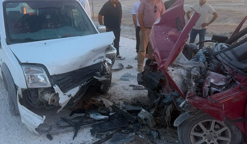 Eskişehir’de Kafa Kafaya Çarpışma 3 Yaralı