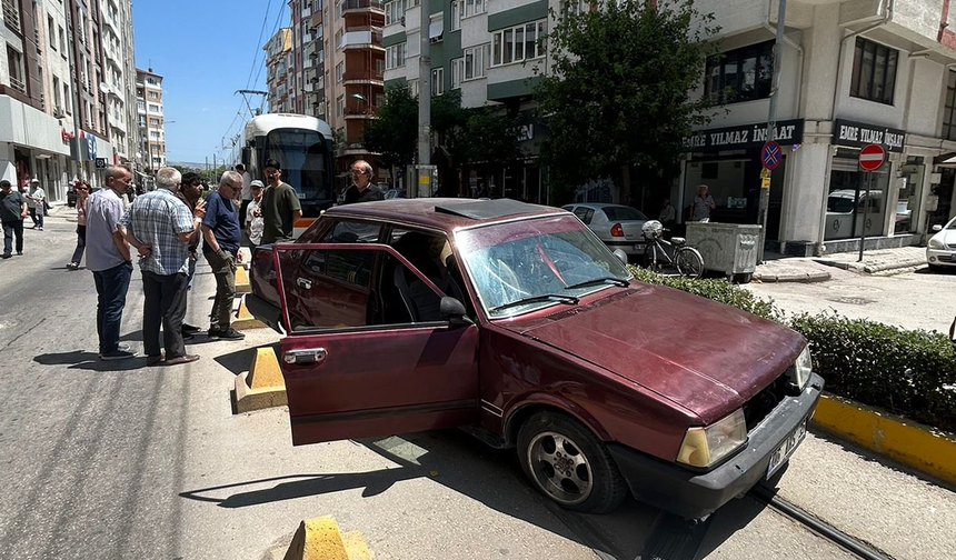 Eskişehir'de Kaza Nedeniyle Tramvay Seferleri Aksadı!