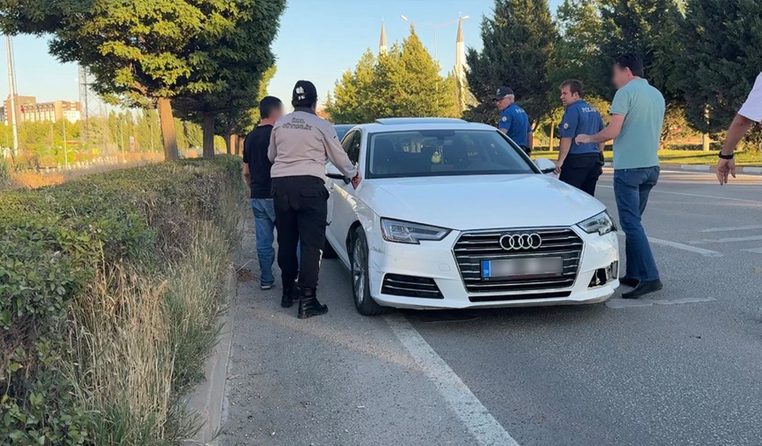 Eskişehir'de Kaza Yapan Sürücü Zilzurna Alkollü Çıktı