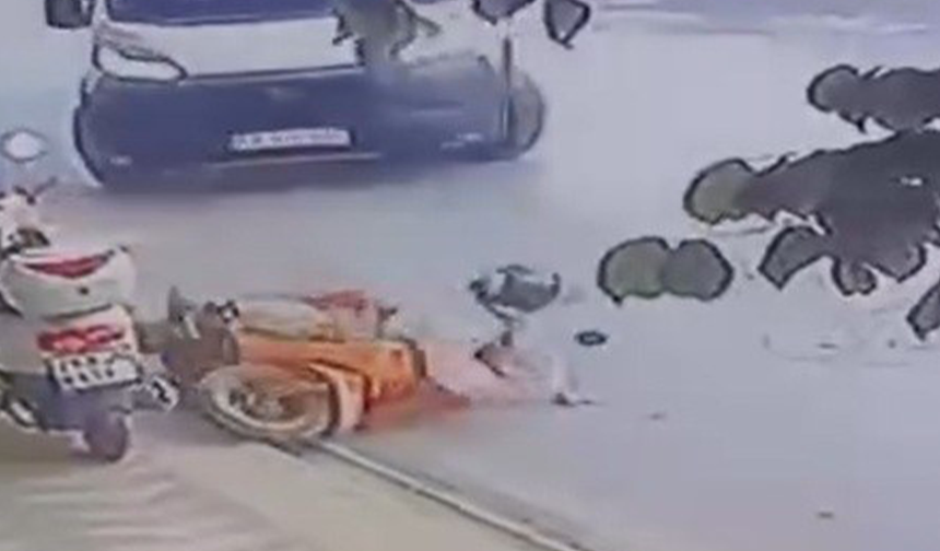 Eskişehir’de Minibüsün Motosiklete Çarptığı Kaza Anı Kamerada!