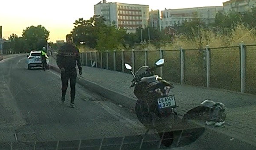 Eskişehir’de Motosikletten Düşen Sürücü Hastanelik Oldu!