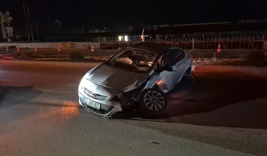 Eskişehir’de Refüje Daldı, Otomobilin Tekerleri Koptu