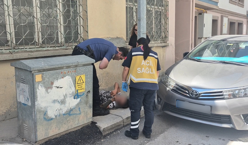 Eskişehir’de Sokak Ortasında Elinde Silahla Yatan Genç Tedirginlik Yarattı!