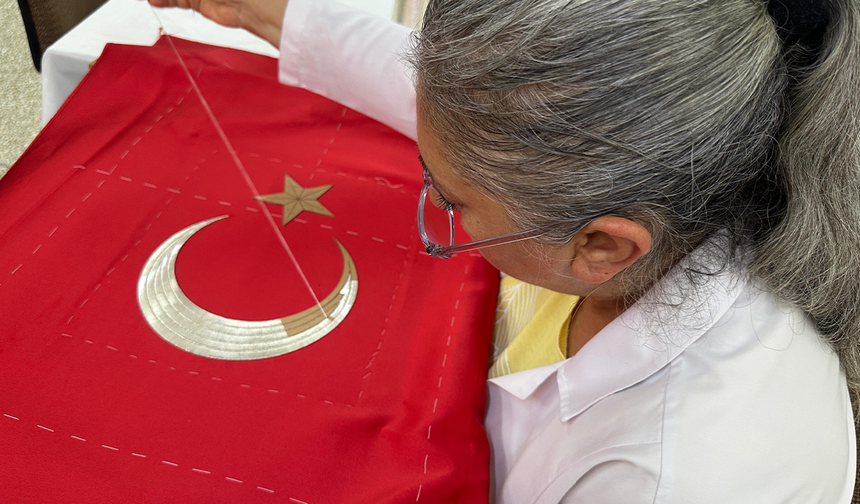 Eskişehir'de Türk Bayrağı Geleneksel Tekniklerle İşleniyor!