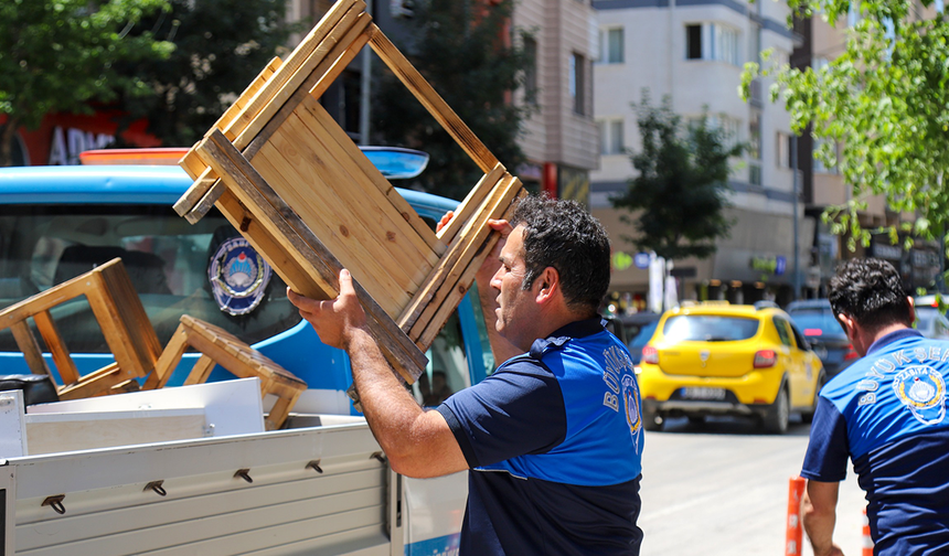 Eskişehir'de Zabıta Ekipleri Kaldırım İşgallerine Karşı Sahada!