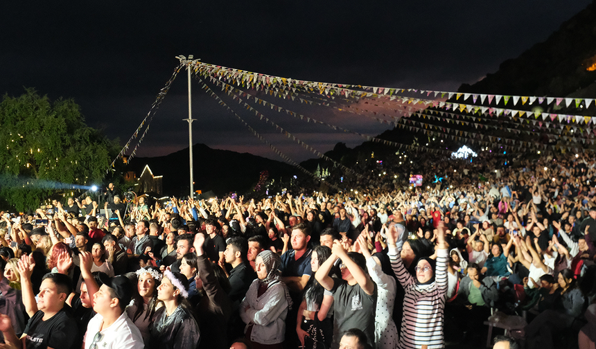 Eskişehir'in En Renkli Festivali 100 Bin Ziyaretçiyi Ağırladı!