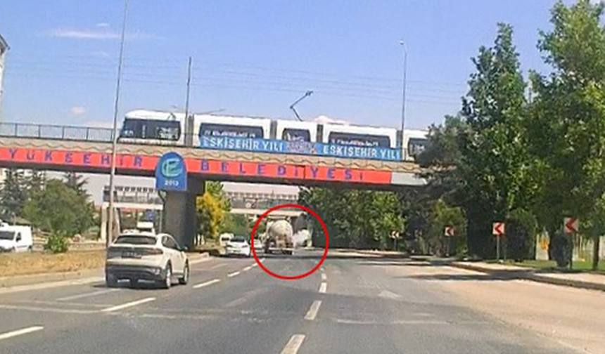 Eskişehir’de Korku Dolu Anlar! Seyir Halindeyken Bomba Gibi Patladı!