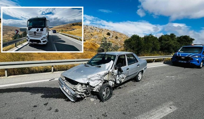 Eskişehir Yolunda Karşı Şeride Geçen Kamyon Otomobili Adeta Biçti!
