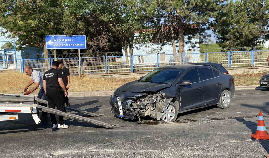 Eskişehir’de 2 Aracın Çarpıştığı Feci Kazada 1 Kişi Yaralandı!