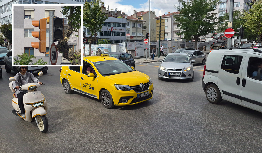 Eskişehir’de Elektrik Kesintisi Trafiği Adeta Altüst Etti!
